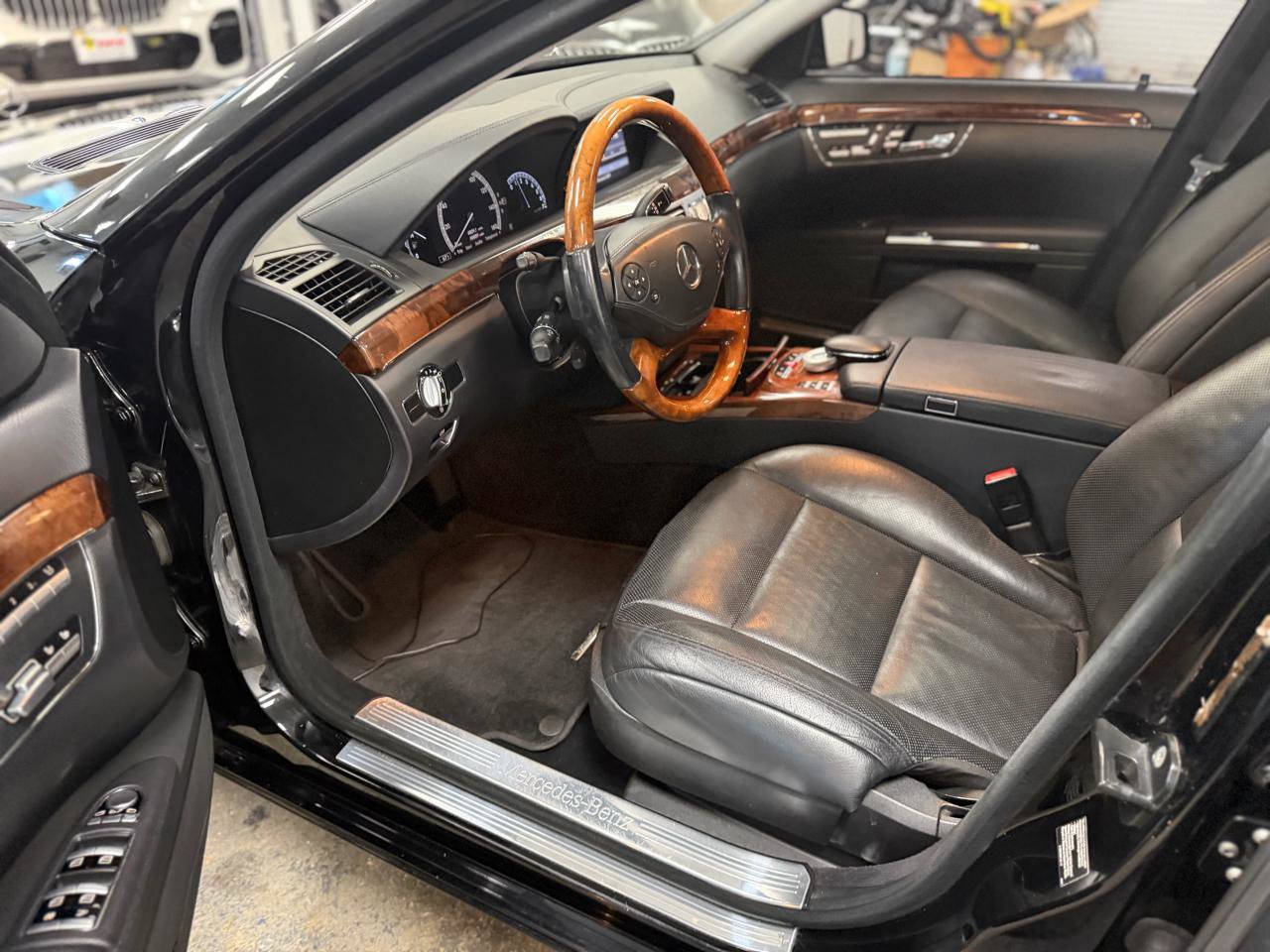 Used 2010 Mercedes-Benz S 550 4MATIC image 13
