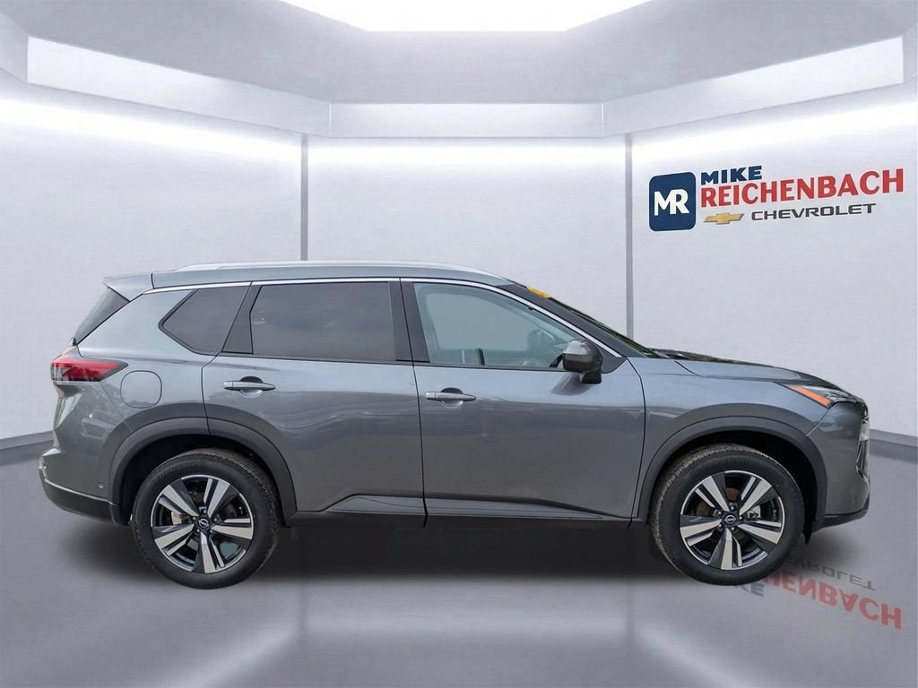 Used 2026 Nissan Rogue SL FWD image 3