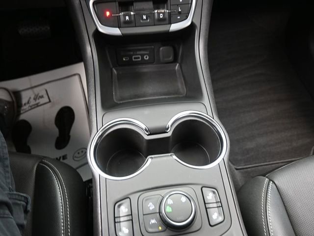 Used 2024 GMC Terrain SLT w/ Infotainment Package II image 11