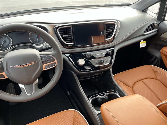 New 2026 Chrysler Pacifica Pinnacle image 13