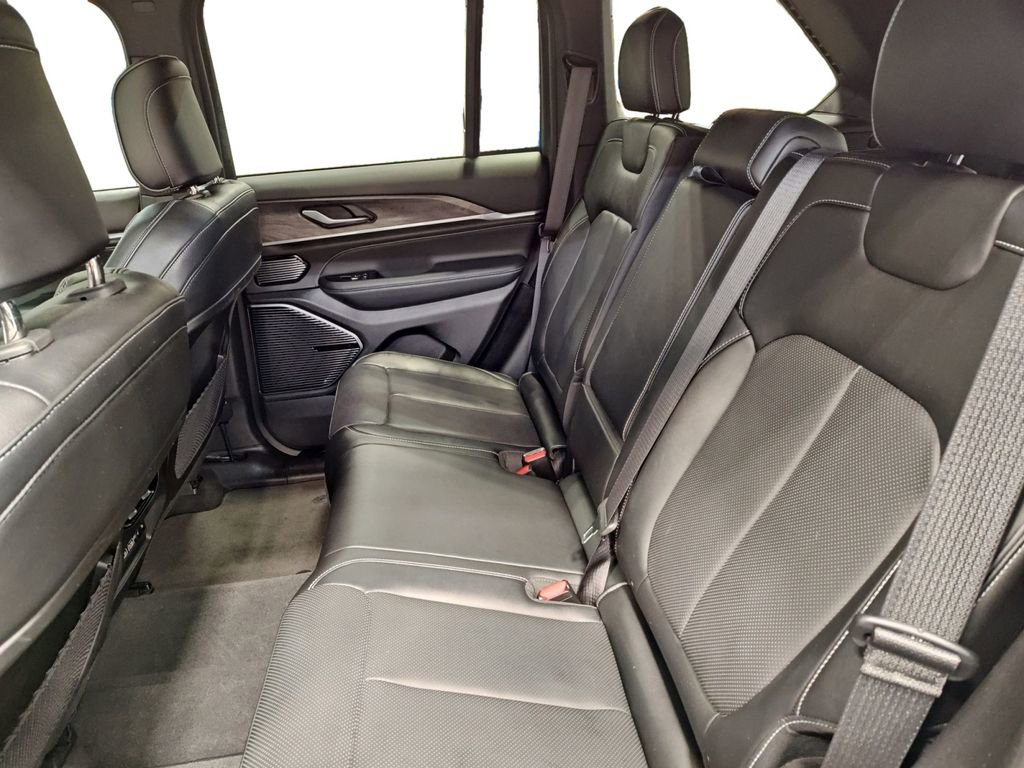 Used 2022 Jeep Grand Cherokee Overland image 14