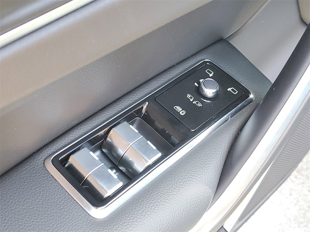 New 2025 Jaguar F-PACE R-Dynamic S image 9