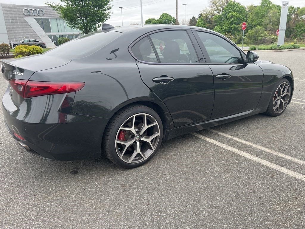 Used 2018 Alfa Romeo Giulia Ti Sport w/ Quick Order Package 22S Sport AWD/4WD image 4