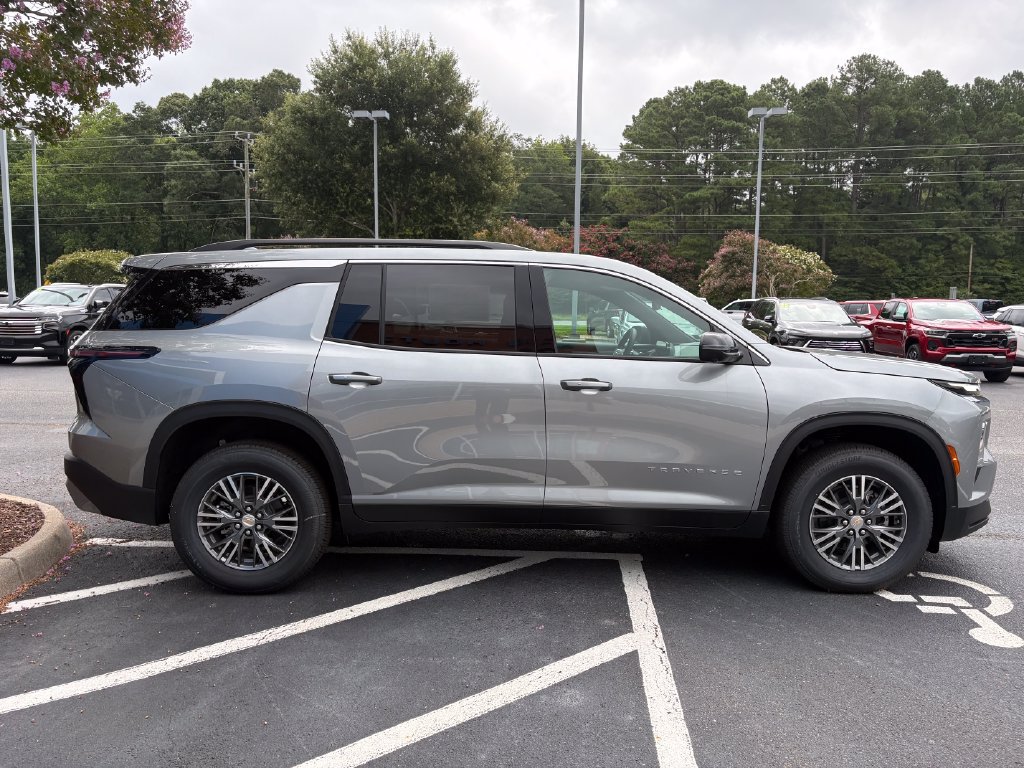 New 2026 Chevrolet Traverse LT w/ Driver Confidence Package FWD image 4