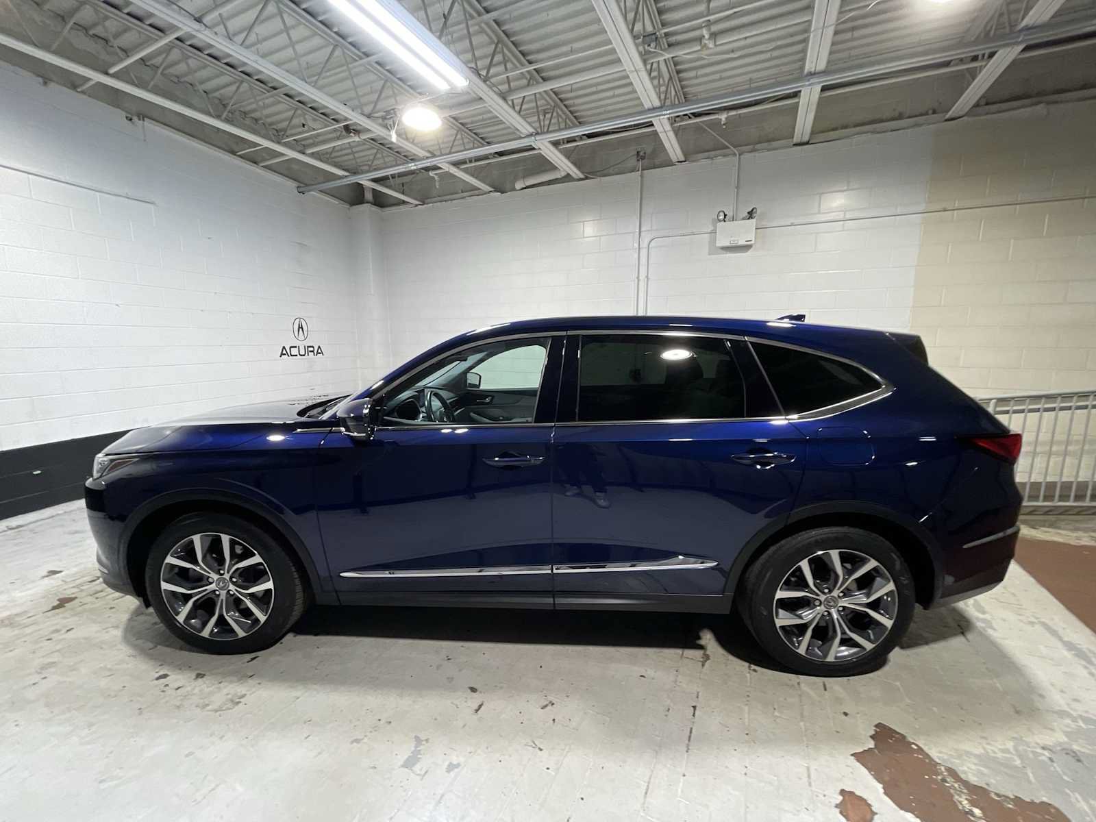 Used 2024 Acura MDX w/ Technology Package AWD/4WD image 3