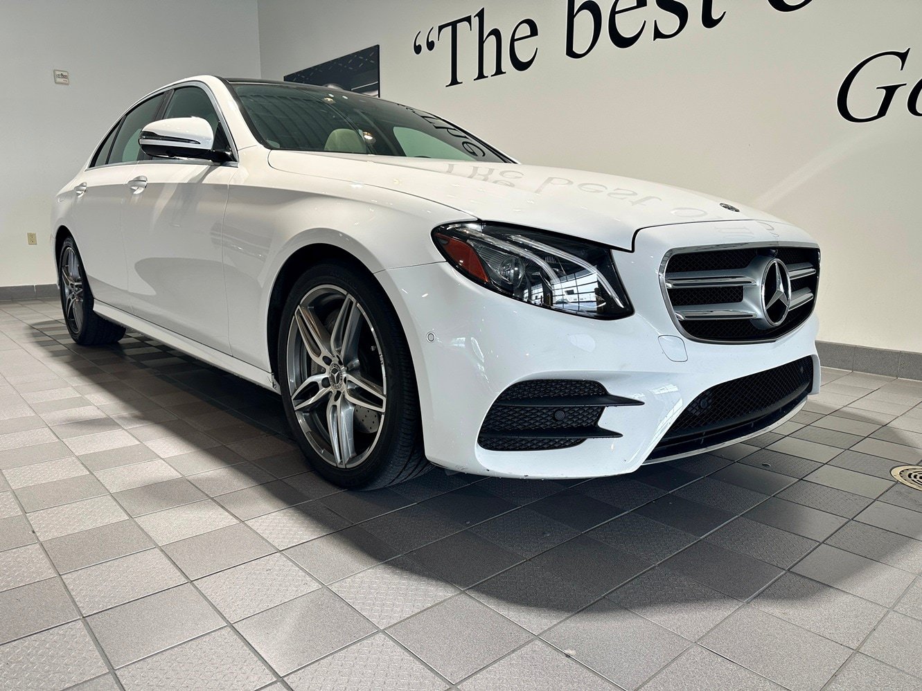 Used 2019 Mercedes-Benz E 300 4MATIC image 1