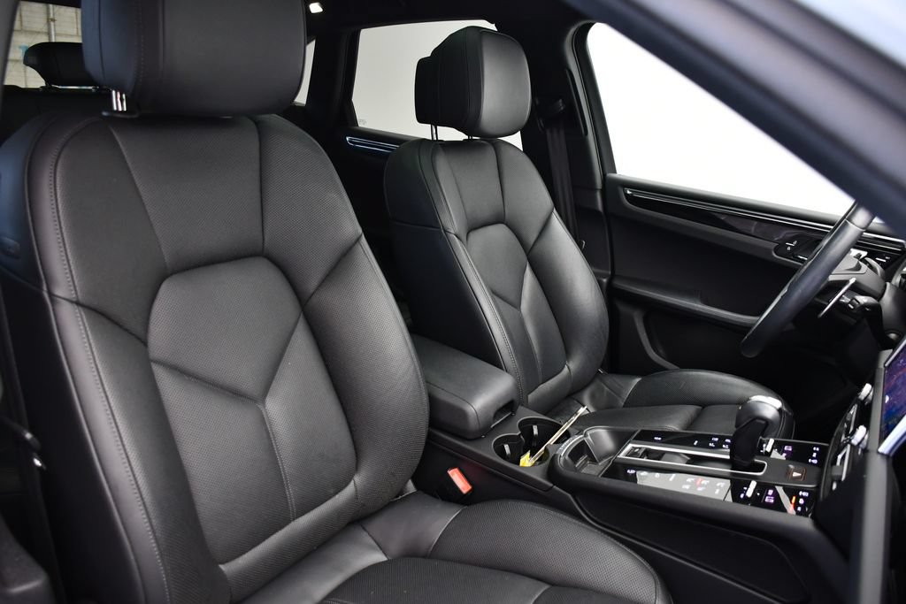 Certified 2023 Porsche Macan AWD/4WD image 43