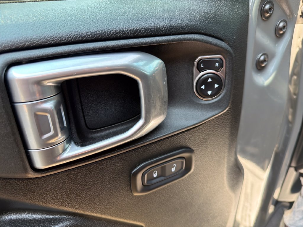 Used 2021 Jeep Wrangler Sport AWD/4WD image 16