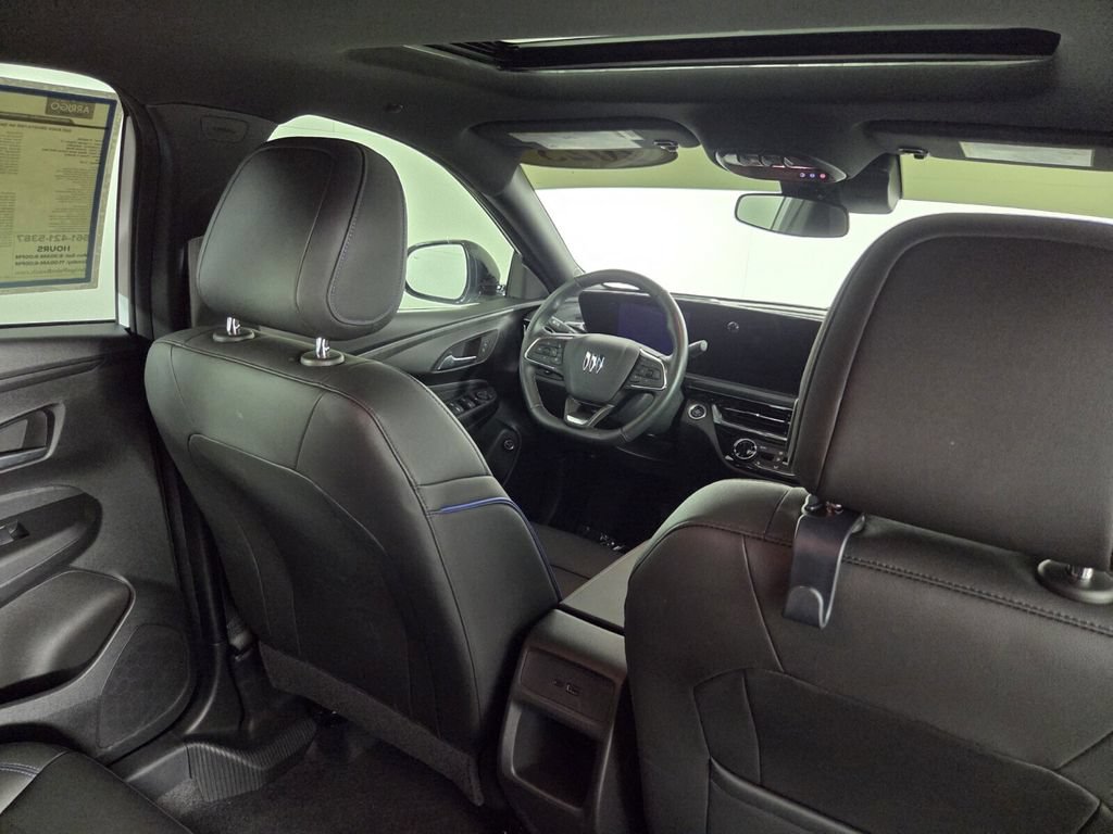 Used 2025 Buick Envista Sport Touring w/ Convenience I Package FWD image 31