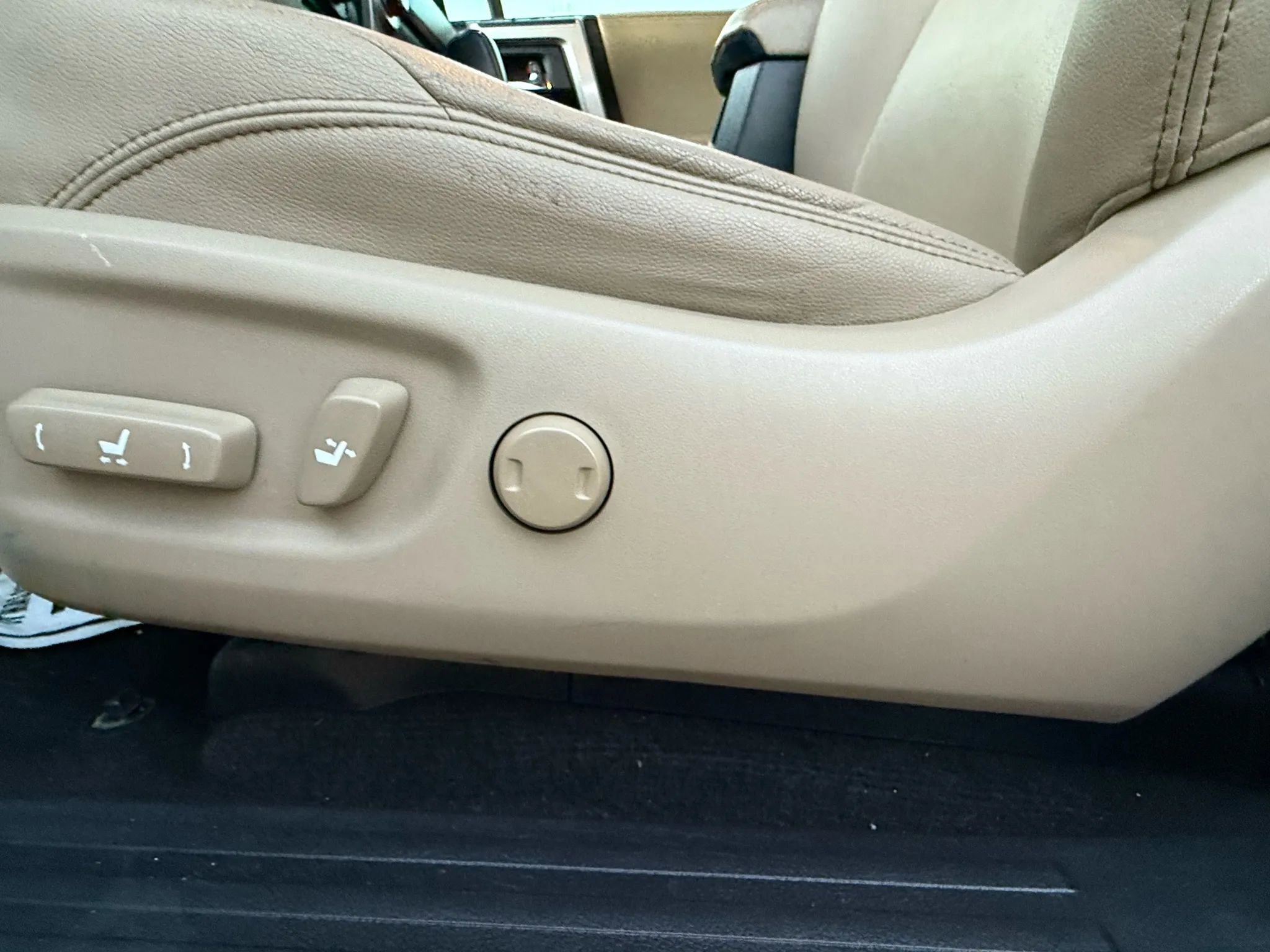 Used 2014 Toyota 4Runner SR5 Premium image 16