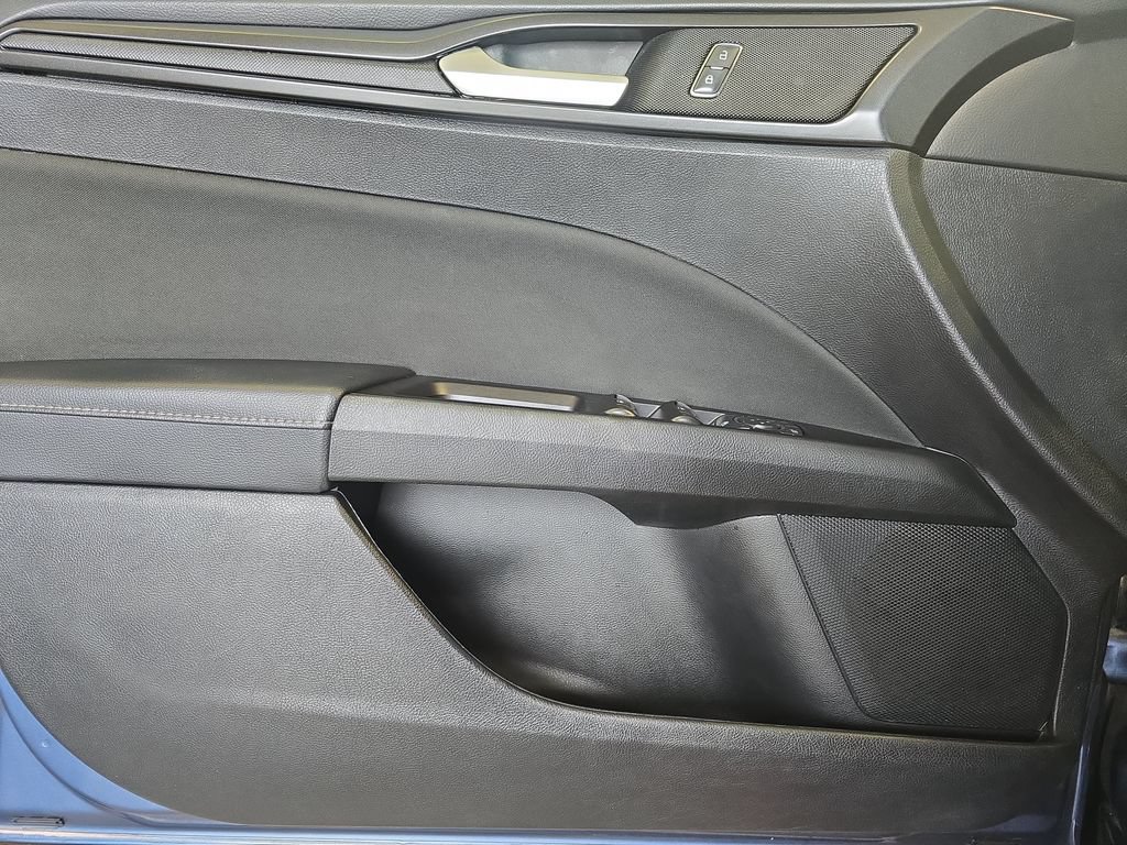 Used 2018 Ford Fusion SE w/ Equipment Group 201A FWD image 26