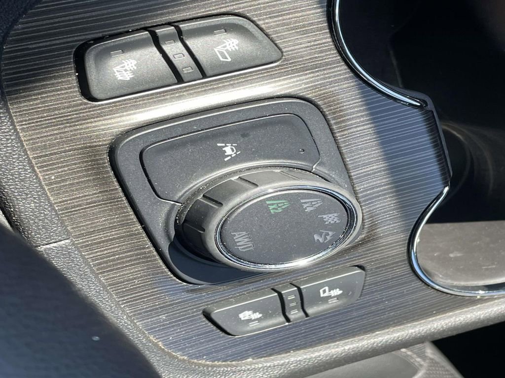 Used 2022 GMC Acadia SLT image 24