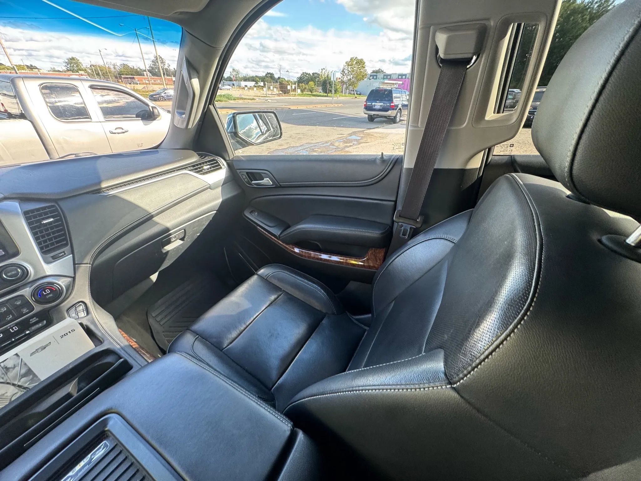 Used 2015 Chevrolet Suburban LTZ image 27