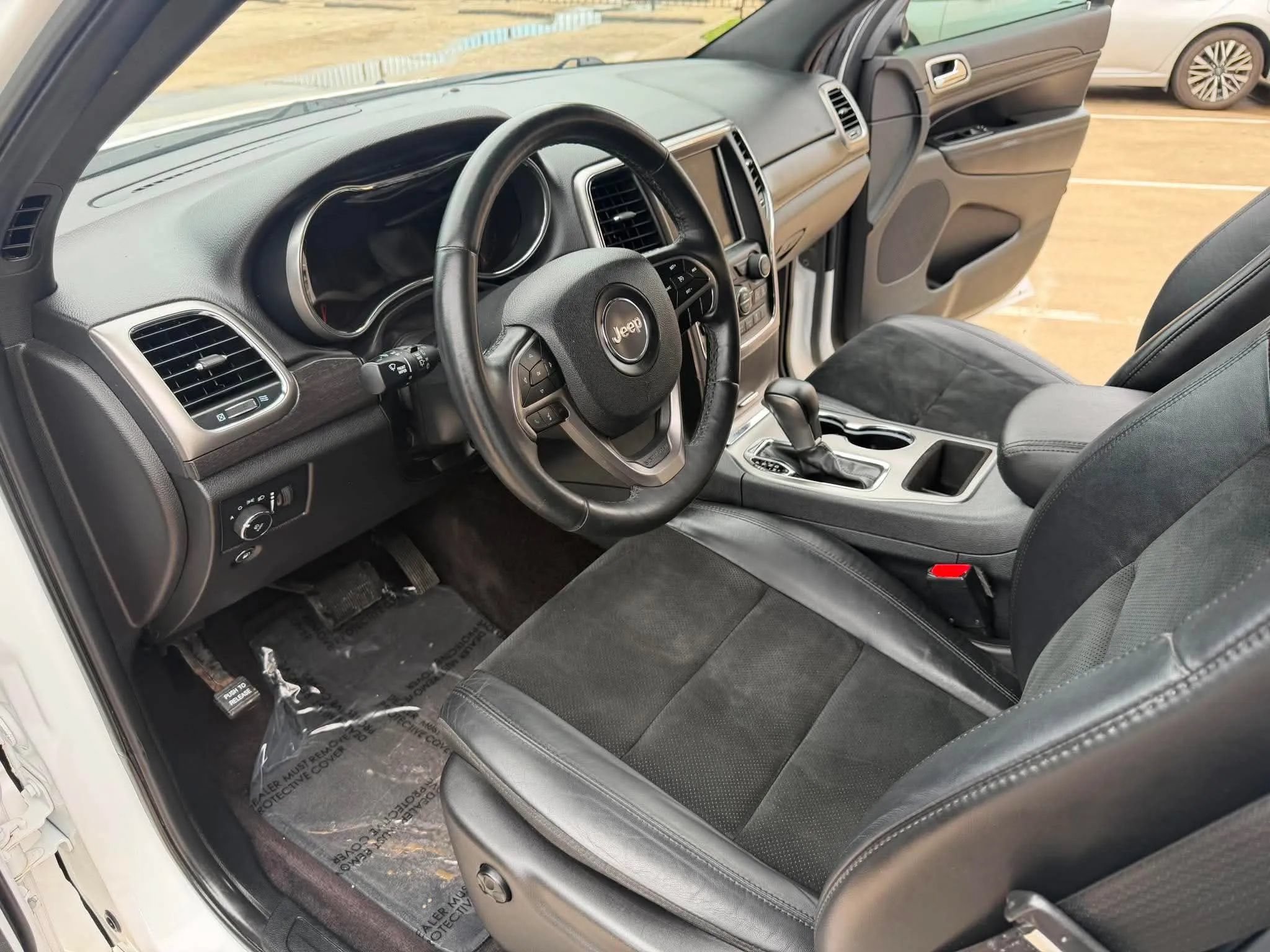 Used 2018 Jeep Grand Cherokee Altitude RWD image 17