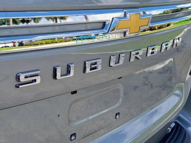 Used 2024 Chevrolet Suburban LT RWD image 11