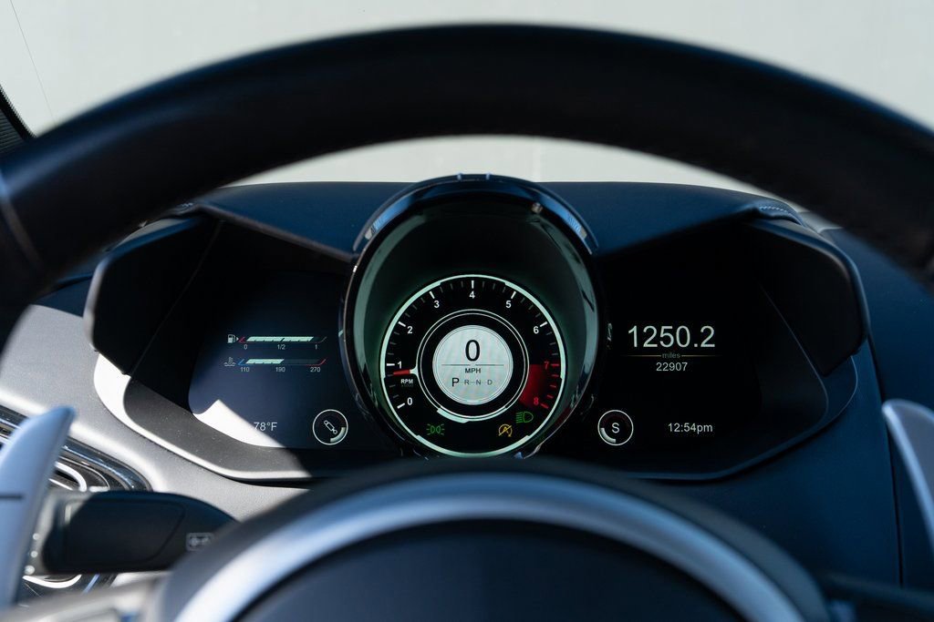 Used 2023 Aston Martin V8 Vantage Roadster RWD image 16