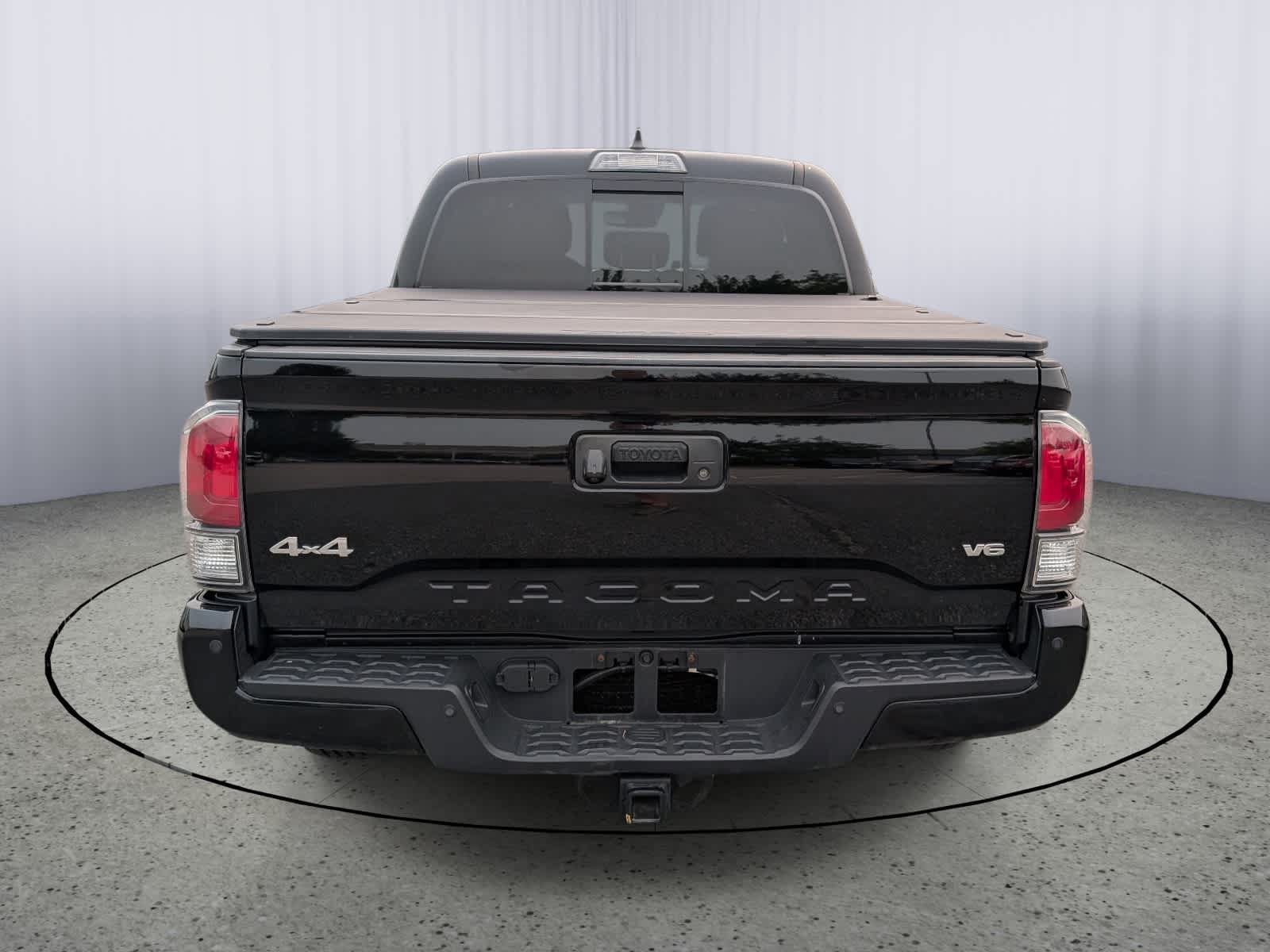 Used 2023 Toyota Tacoma Limited AWD/4WD image 4