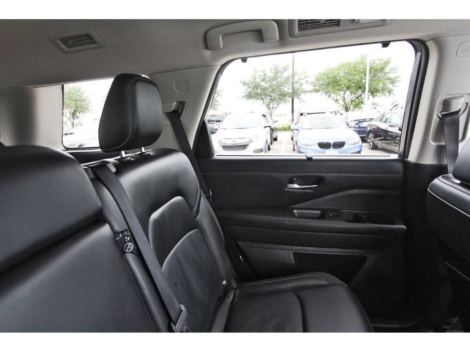Used 2024 Nissan Pathfinder SL FWD image 12