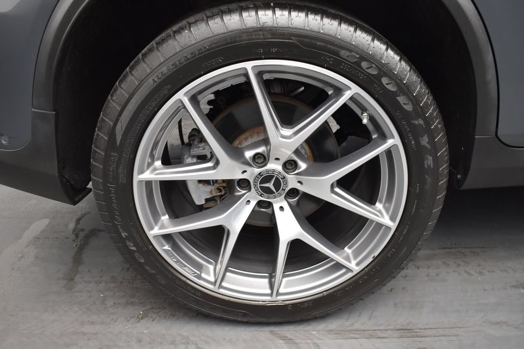 Used 2021 Mercedes-Benz GLC 300 4MATIC w/ AMG Line image 17