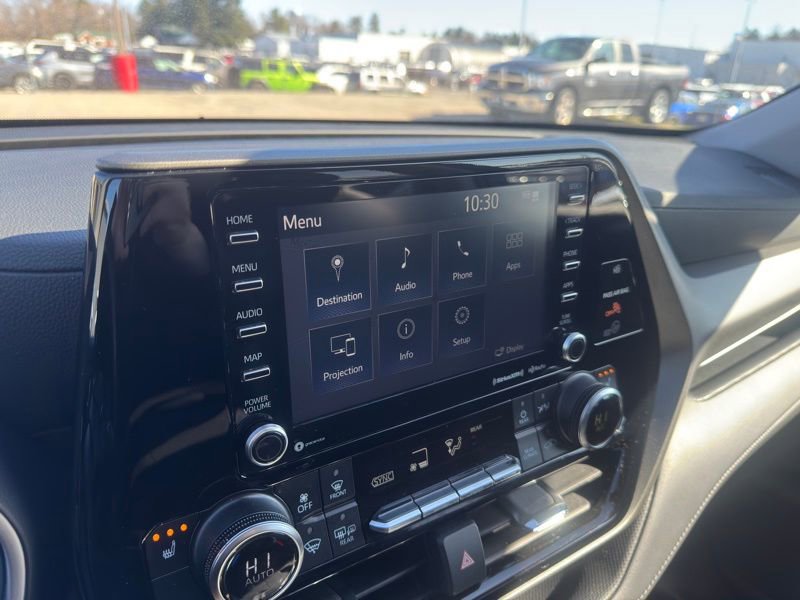 Used 2021 Toyota Highlander XLE image 17