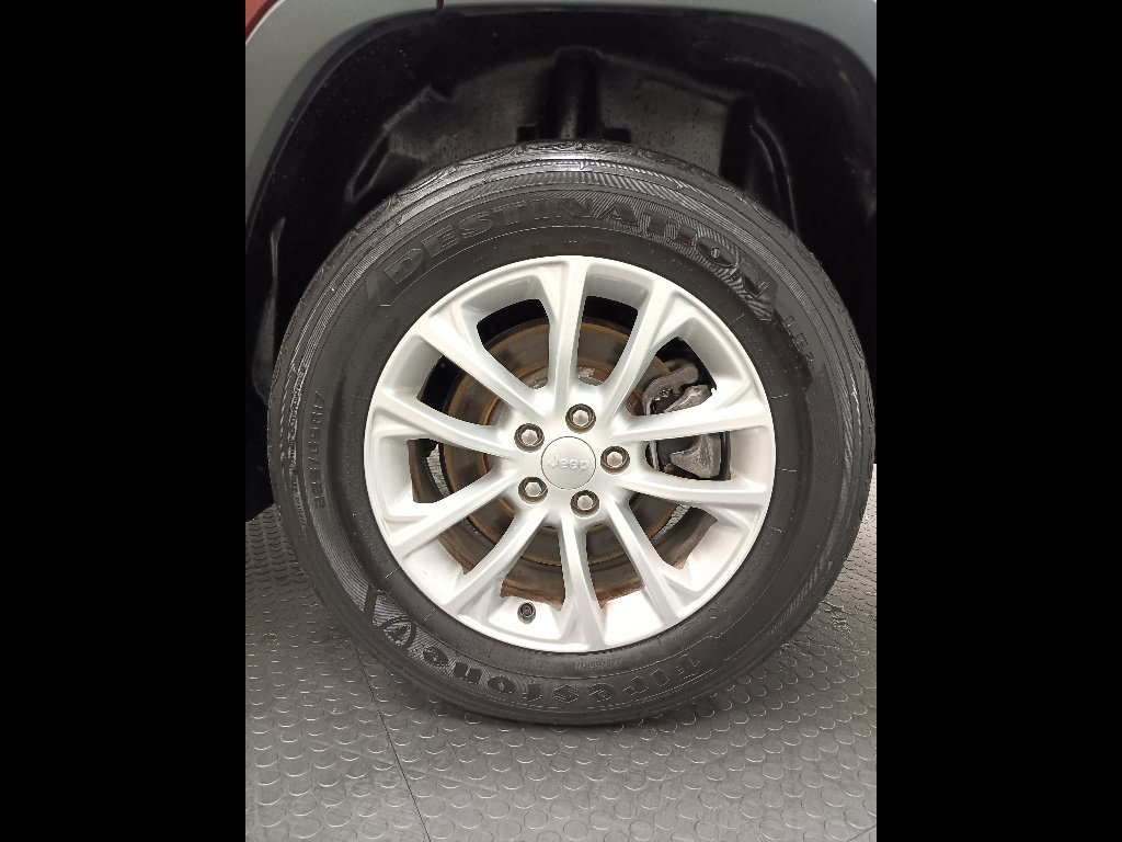 Used 2020 Jeep Cherokee Latitude w/ Cold Weather Group image 23