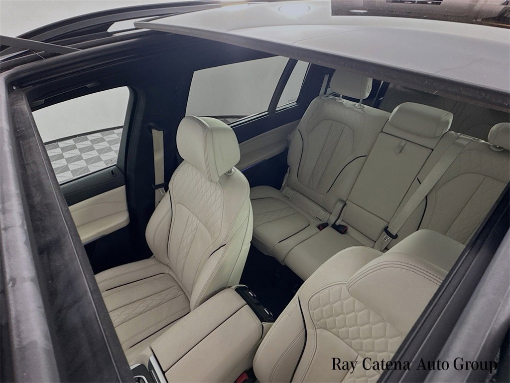Used 2022 BMW X7 M50i image 23