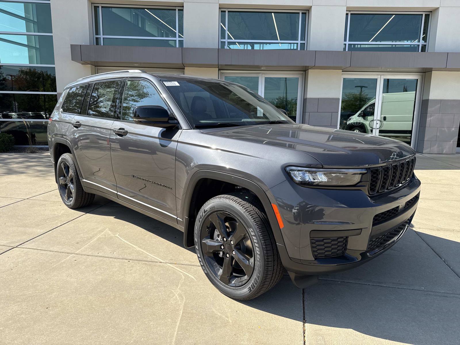 New 2025 Jeep Grand Cherokee L Altitude image 3