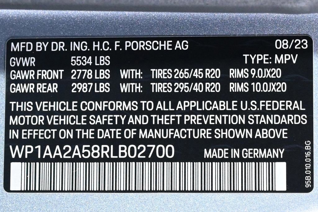 Certified 2024 Porsche Macan AWD/4WD image 29