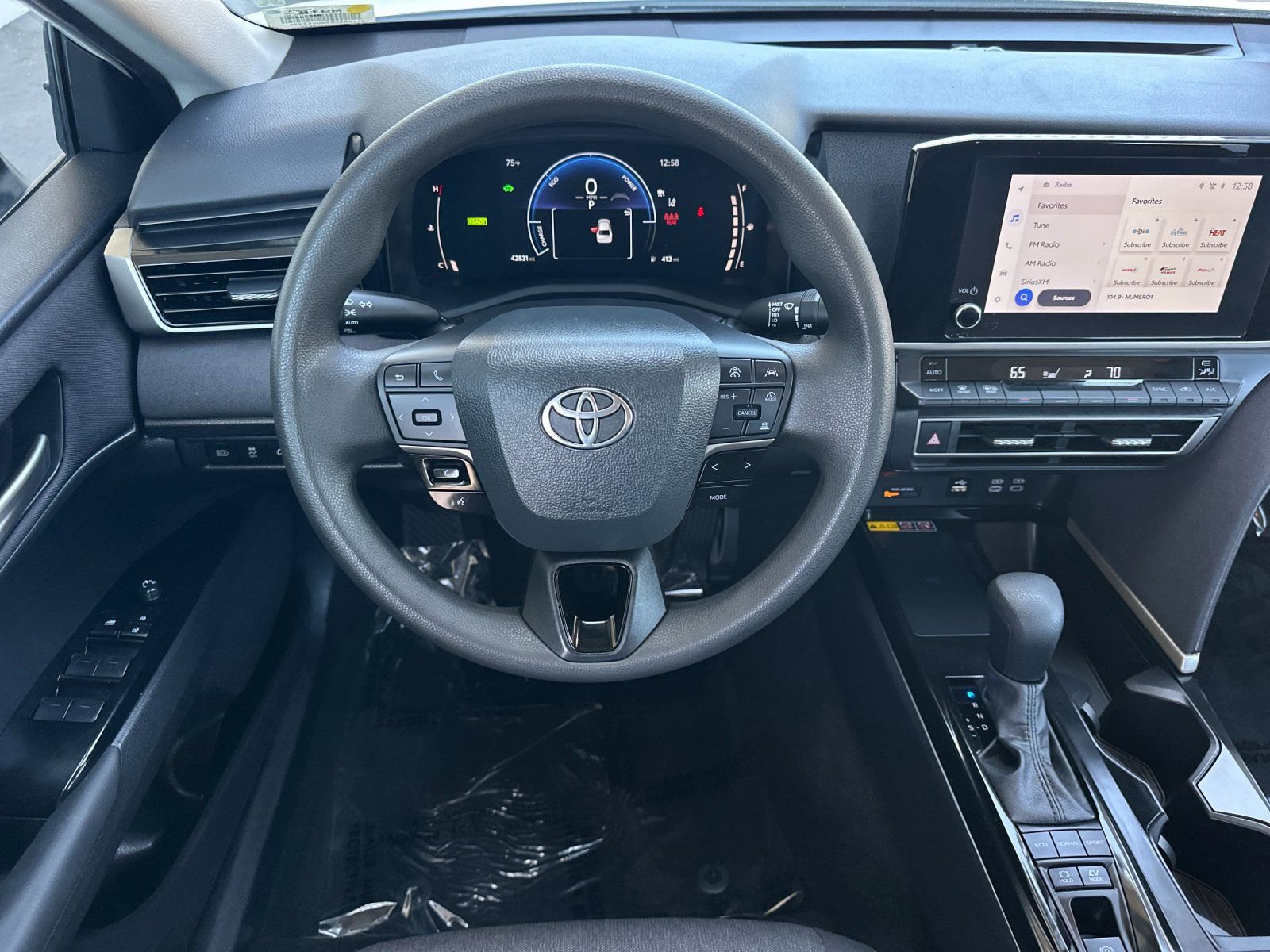 Used 2025 Toyota Camry LE FWD image 13