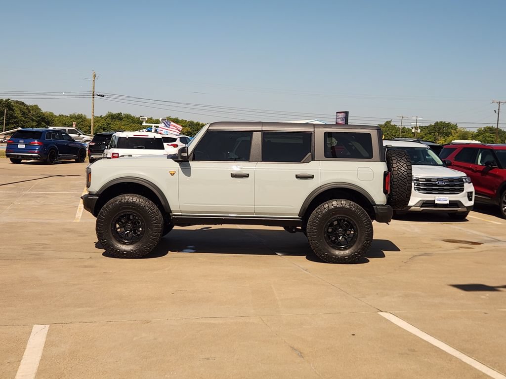 Used 2023 Ford Bronco Badlands AWD/4WD image 4