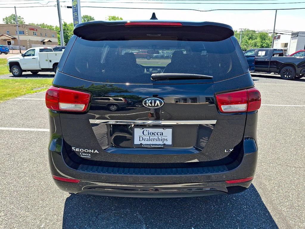 Used 2016 Kia Sedona LX w/ LX Convenience Package FWD image 3