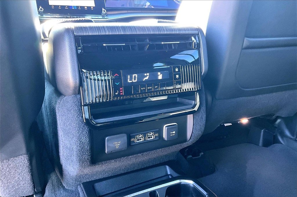 Used 2023 Jeep Wagoneer Series III w/ Premium Group I image 25