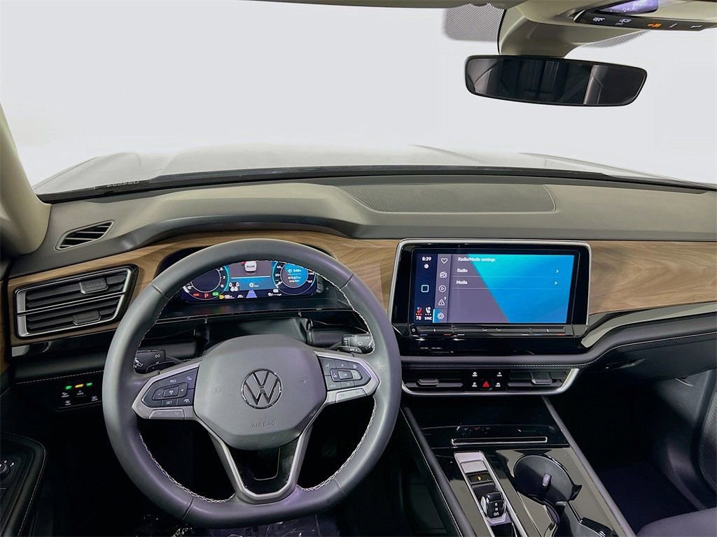 Used 2024 Volkswagen Atlas SE image 19