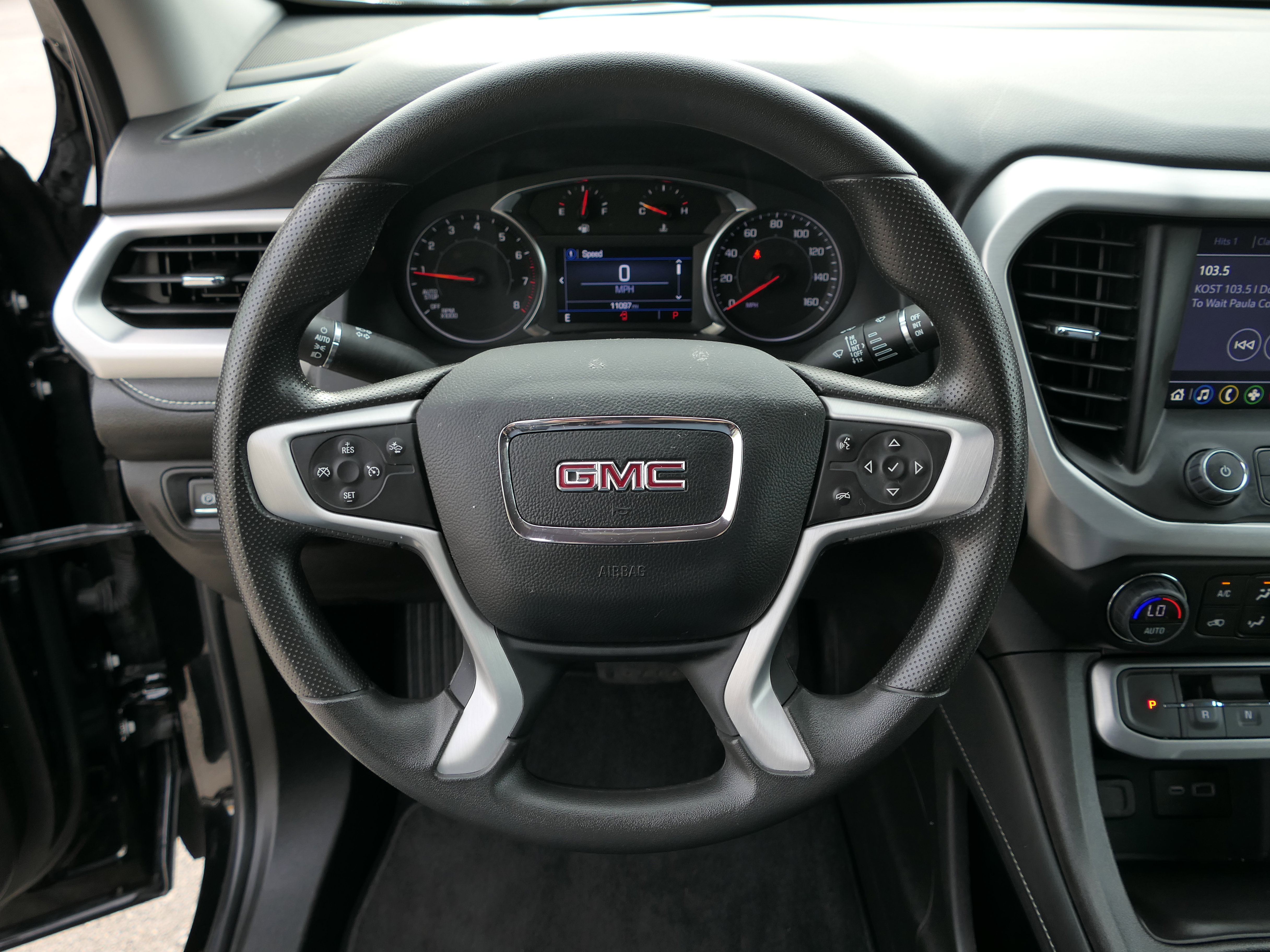 Used 2023 GMC Acadia SLE w/ Driver Convenience Package FWD image 18