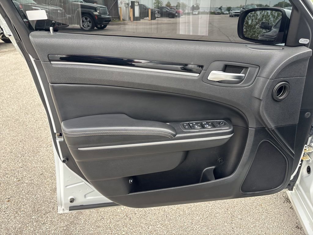 Used 2019 Chrysler 300 S RWD image 8