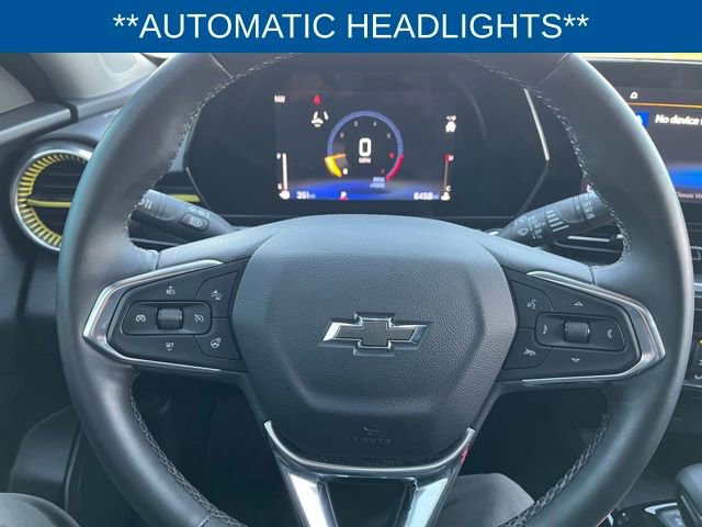Used 2025 Chevrolet Trax ACTIV w/ Sunroof Package image 9