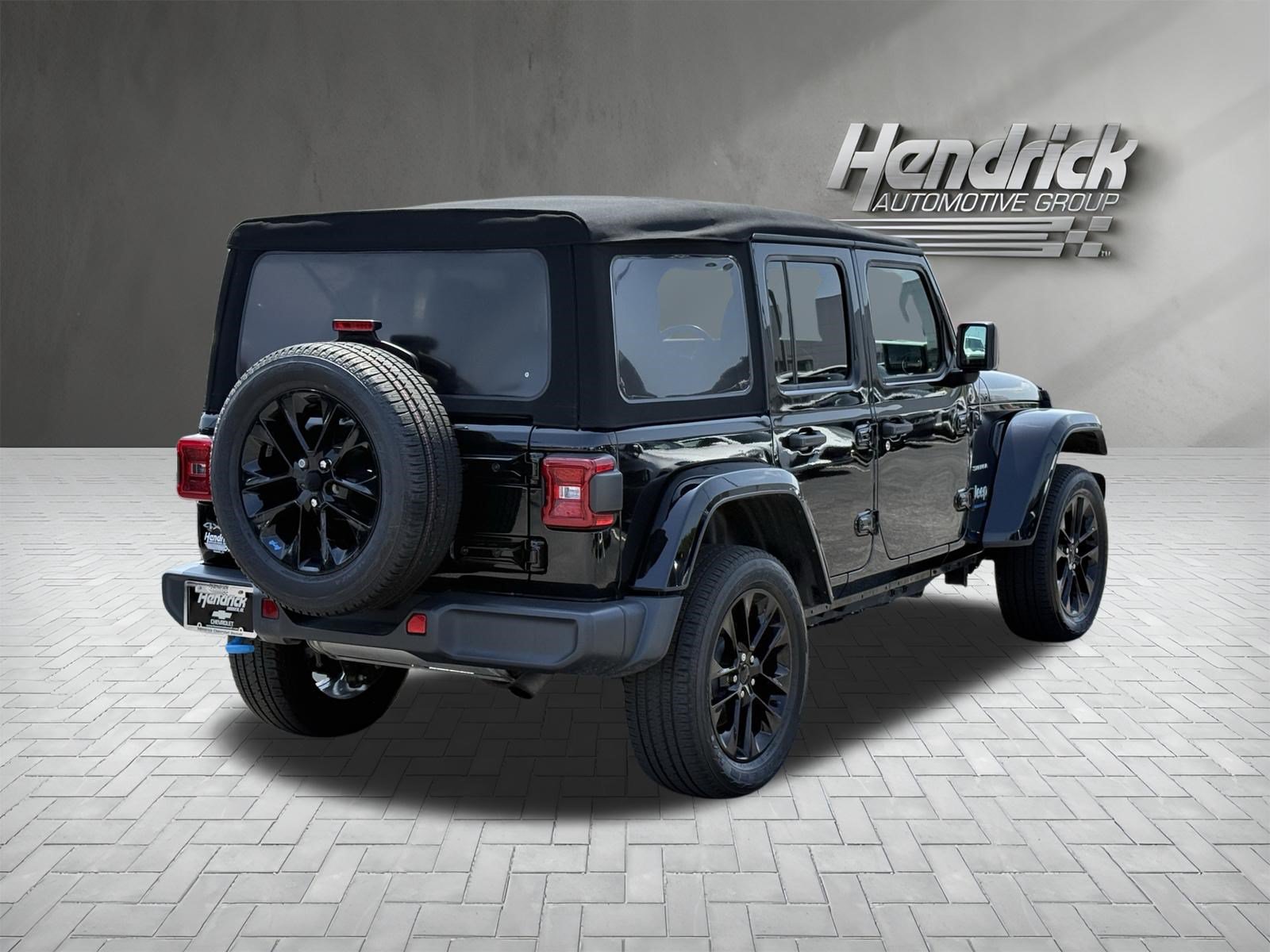 Used 2023 Jeep Wrangler Unlimited Sahara w/ Cold Weather Group AWD/4WD image 10