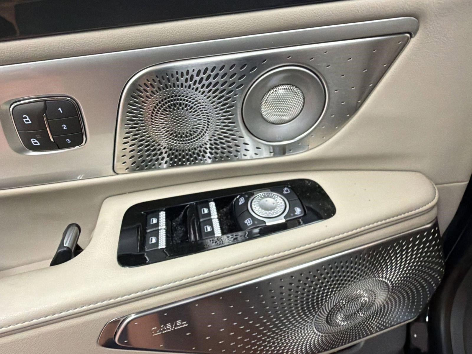 Used 2024 Lincoln Nautilus Reserve w/ Equipment Group 203A image 11