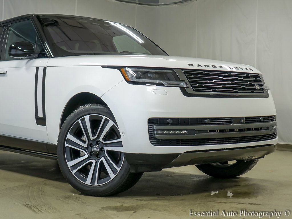 Used 2023 Land Rover Range Rover SE image 3
