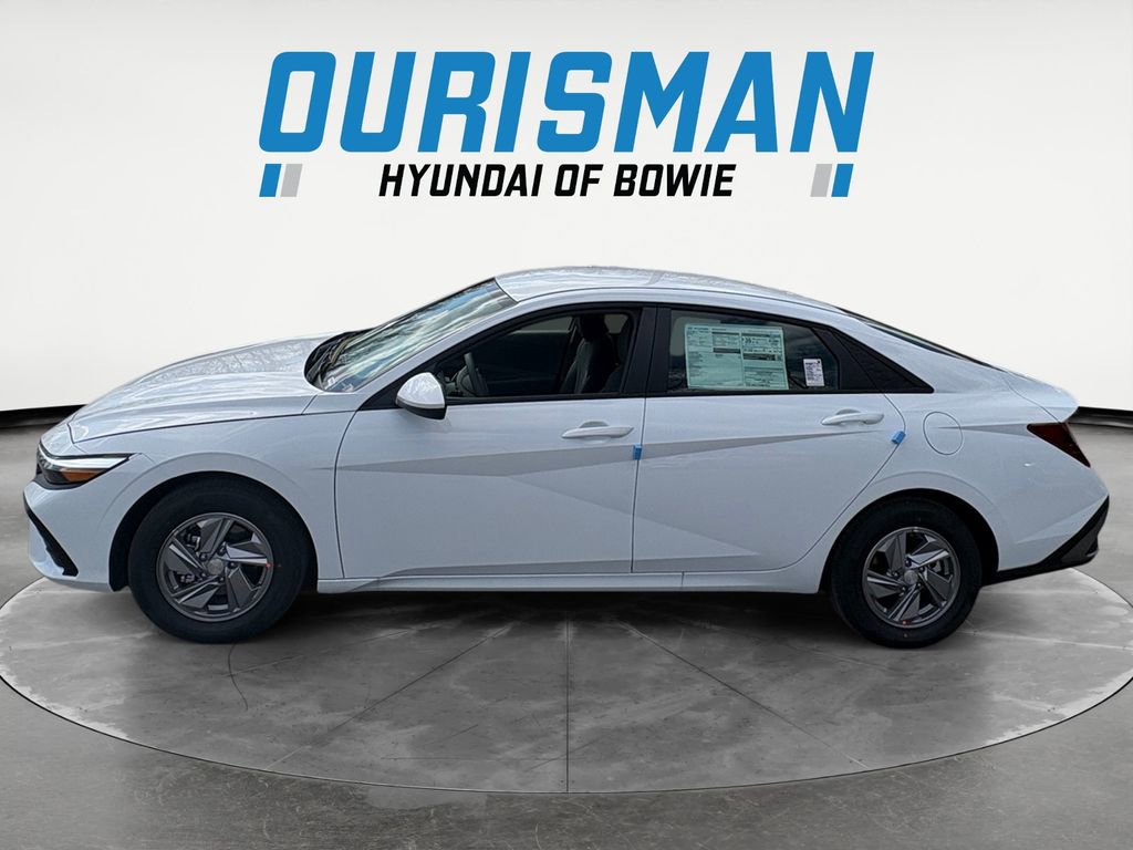 New 2026 Hyundai Elantra SE FWD image 3