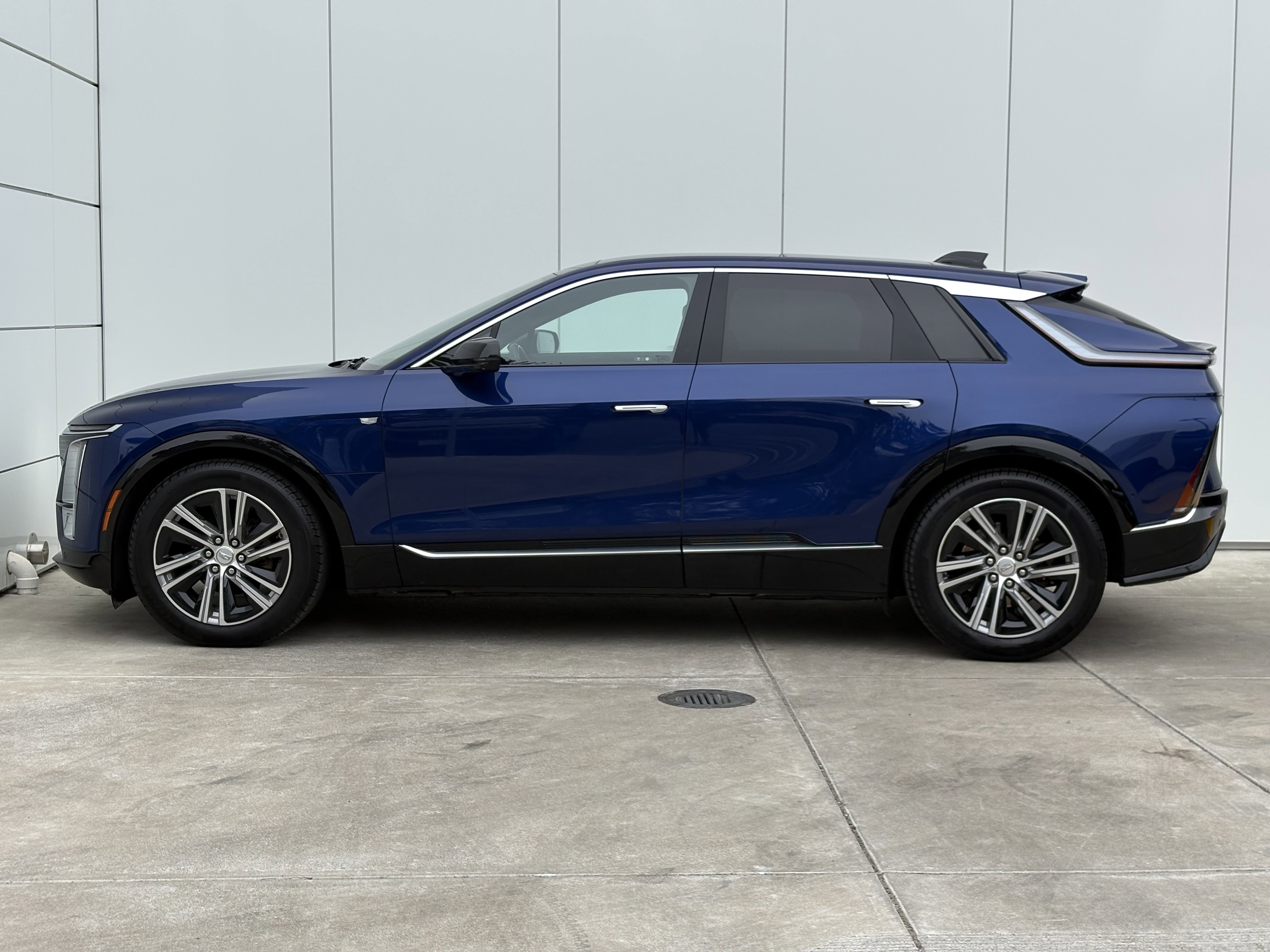 Used 2024 Cadillac Lyriq Sport AWD/4WD image 4