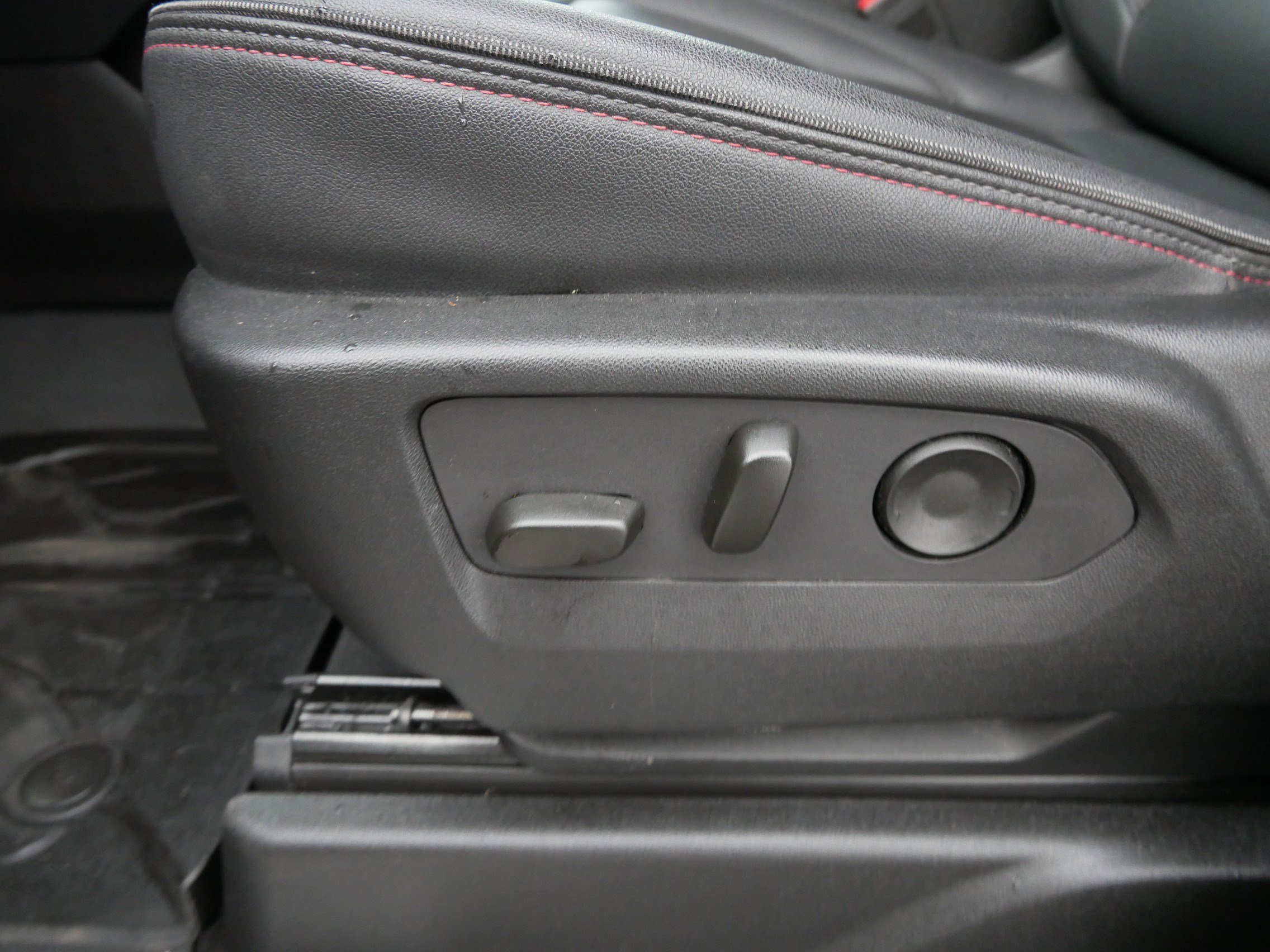 Used 2023 Chevrolet Suburban RST w/ Sport Performance Package image 26