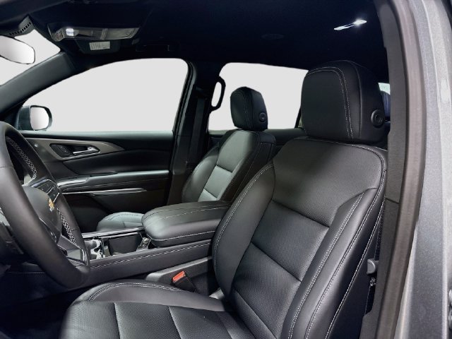 New 2027 Chevrolet Traverse LT w/ LPO, Floor Liner Package FWD image 19