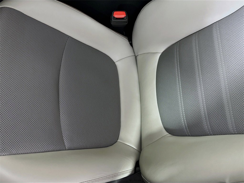 Used 2019 Toyota RAV4 Limited image 19