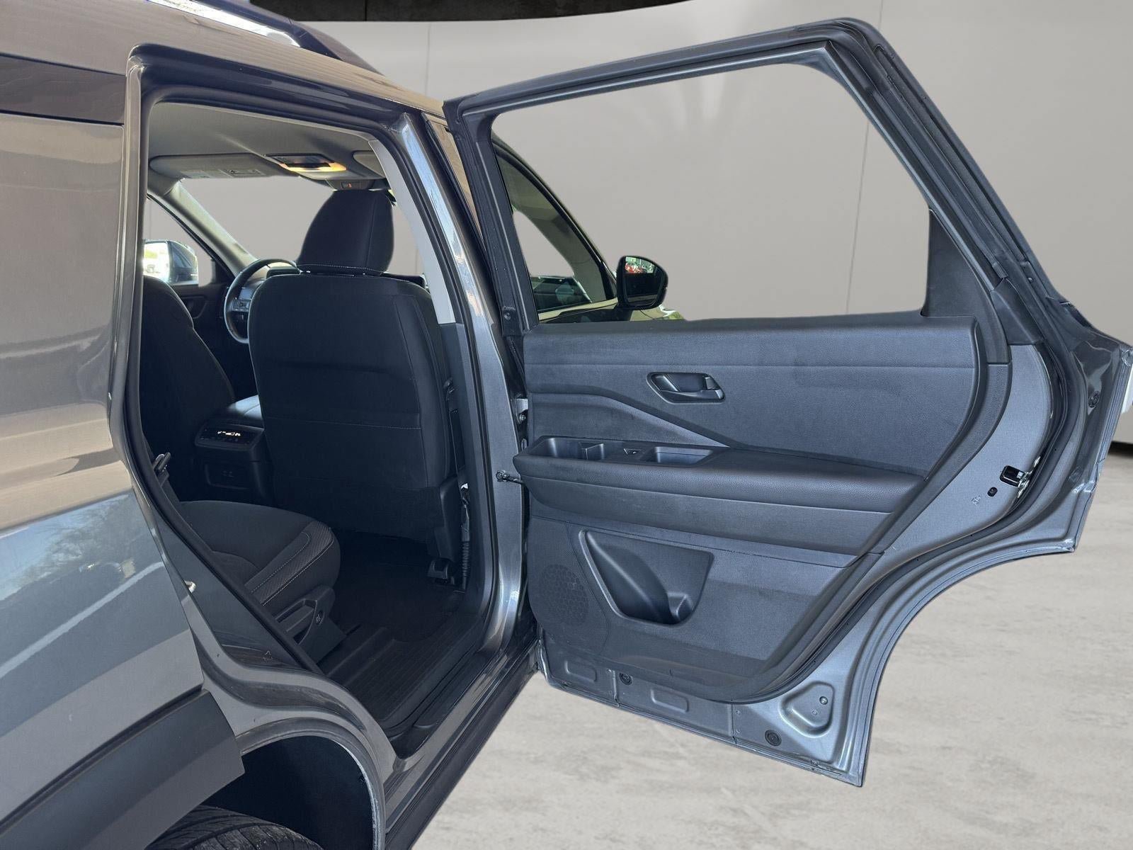 Used 2025 Nissan Pathfinder SV FWD image 34