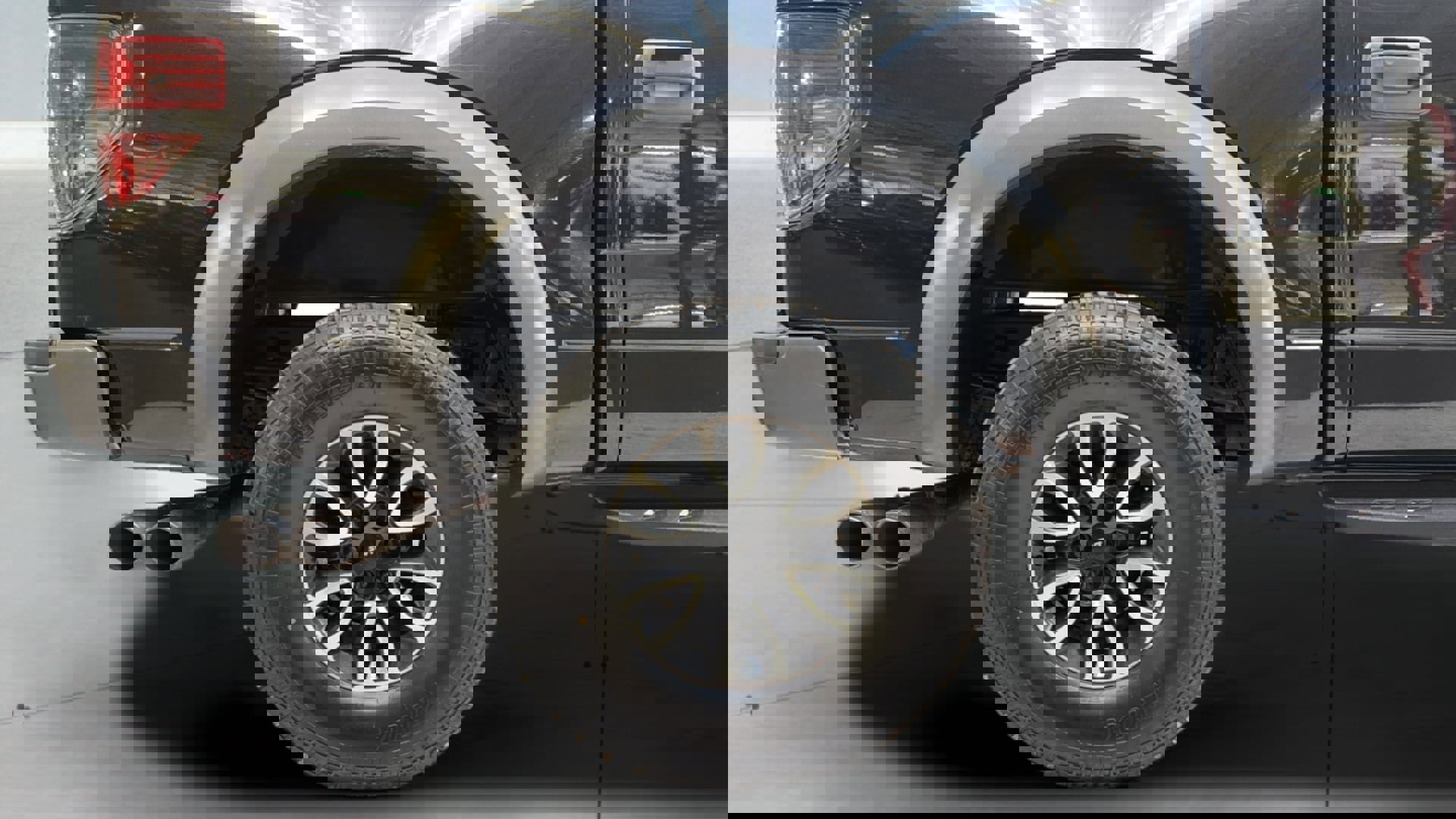 Used 2014 Ford F150 Raptor w/ Equipment Group 801A Luxury image 37