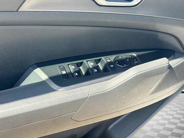 New 2027 Kia Sportage LX FWD image 17