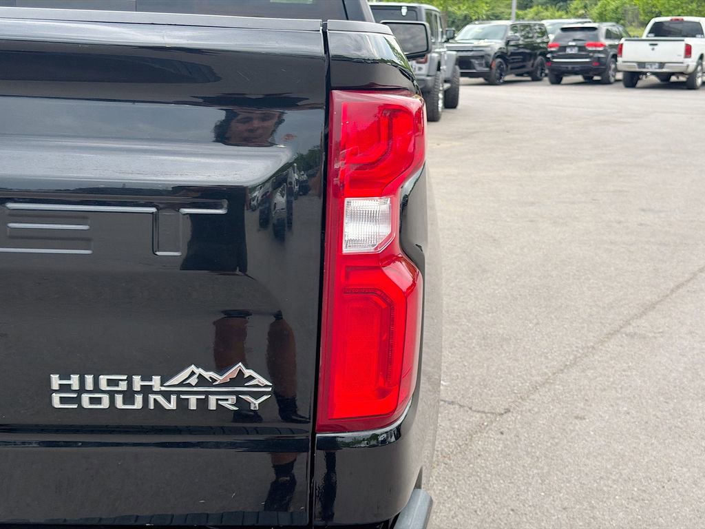 Used 2019 Chevrolet Silverado 1500 High Country w/ Technology Package AWD/4WD image 11