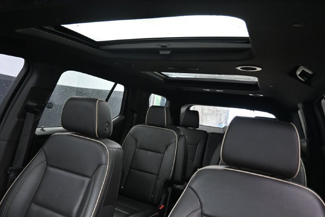Used 2023 Chevrolet Traverse Premier w/ Redline Edition AWD/4WD image 19