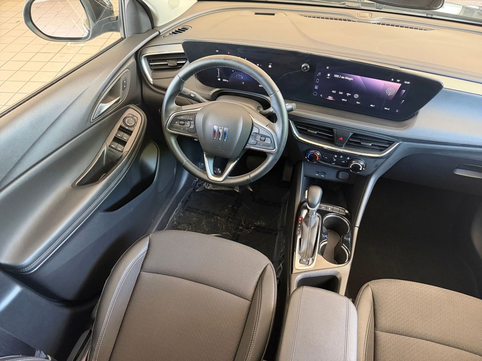 Used 2025 Buick Encore GX Preferred FWD image 33